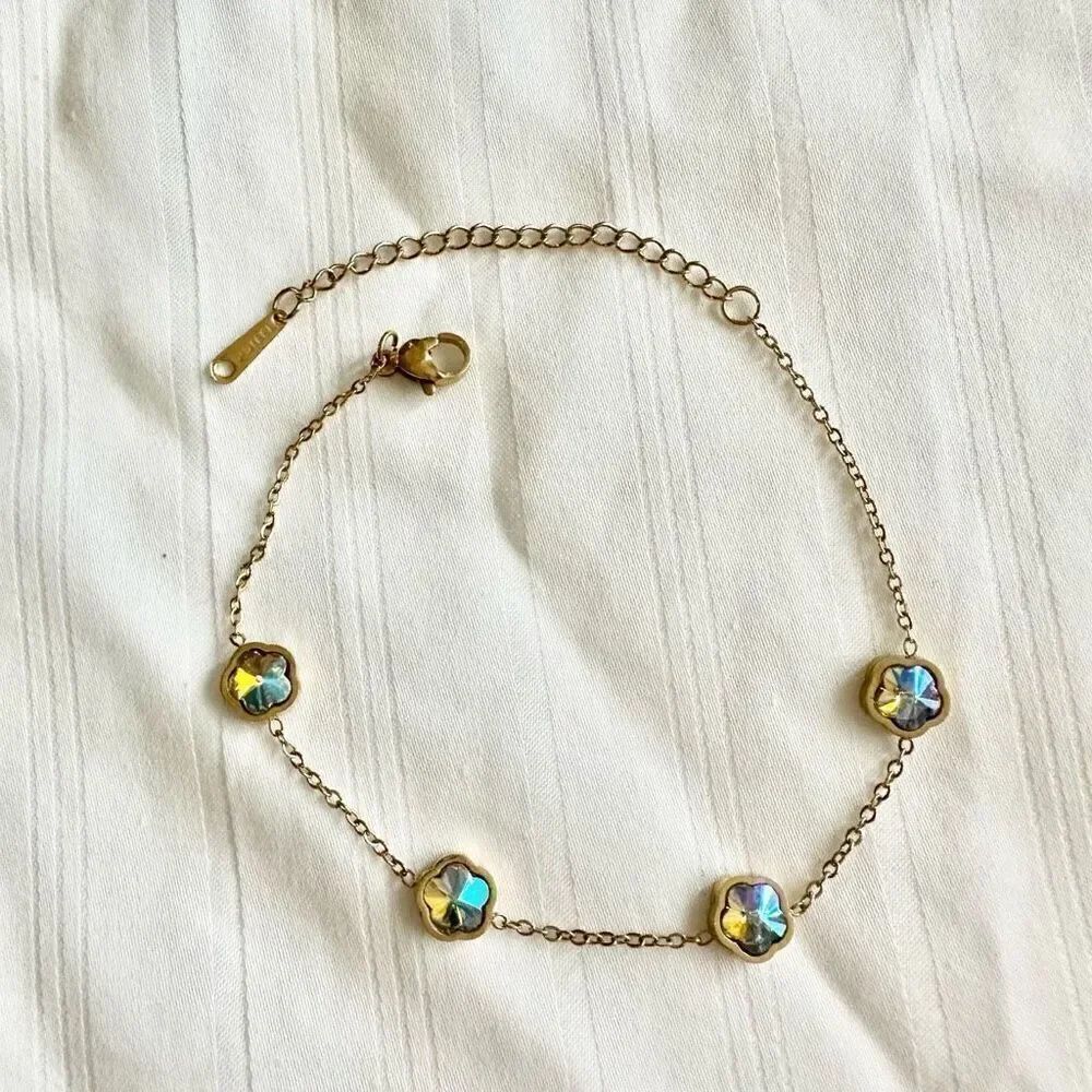 Iridescent flower chain-link bracelet 